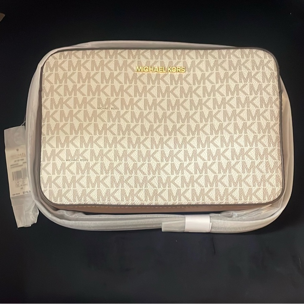 Michael Kors Vanilla Jet Set Crossbody